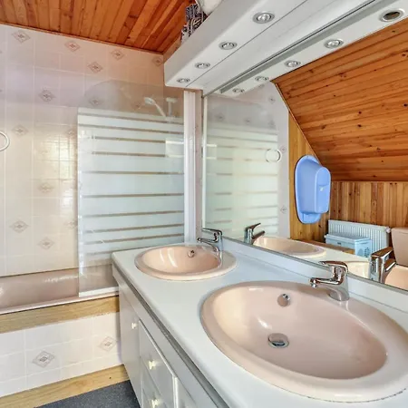 Confortable Avec Piscine Privee A *