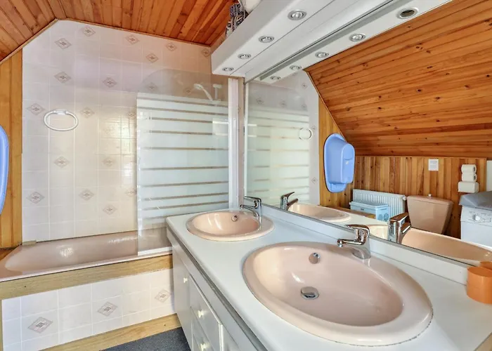 Confortable Avec Piscine Privee A *